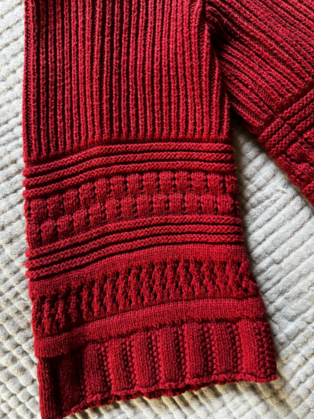 Detailed 3/4th Sleeve Knit Sweater‎ in Burgundy - Picture 4 of 11